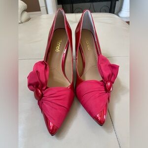 J.Renee Red Heels with Bow Accent. Stunning Red patent leather shoes.